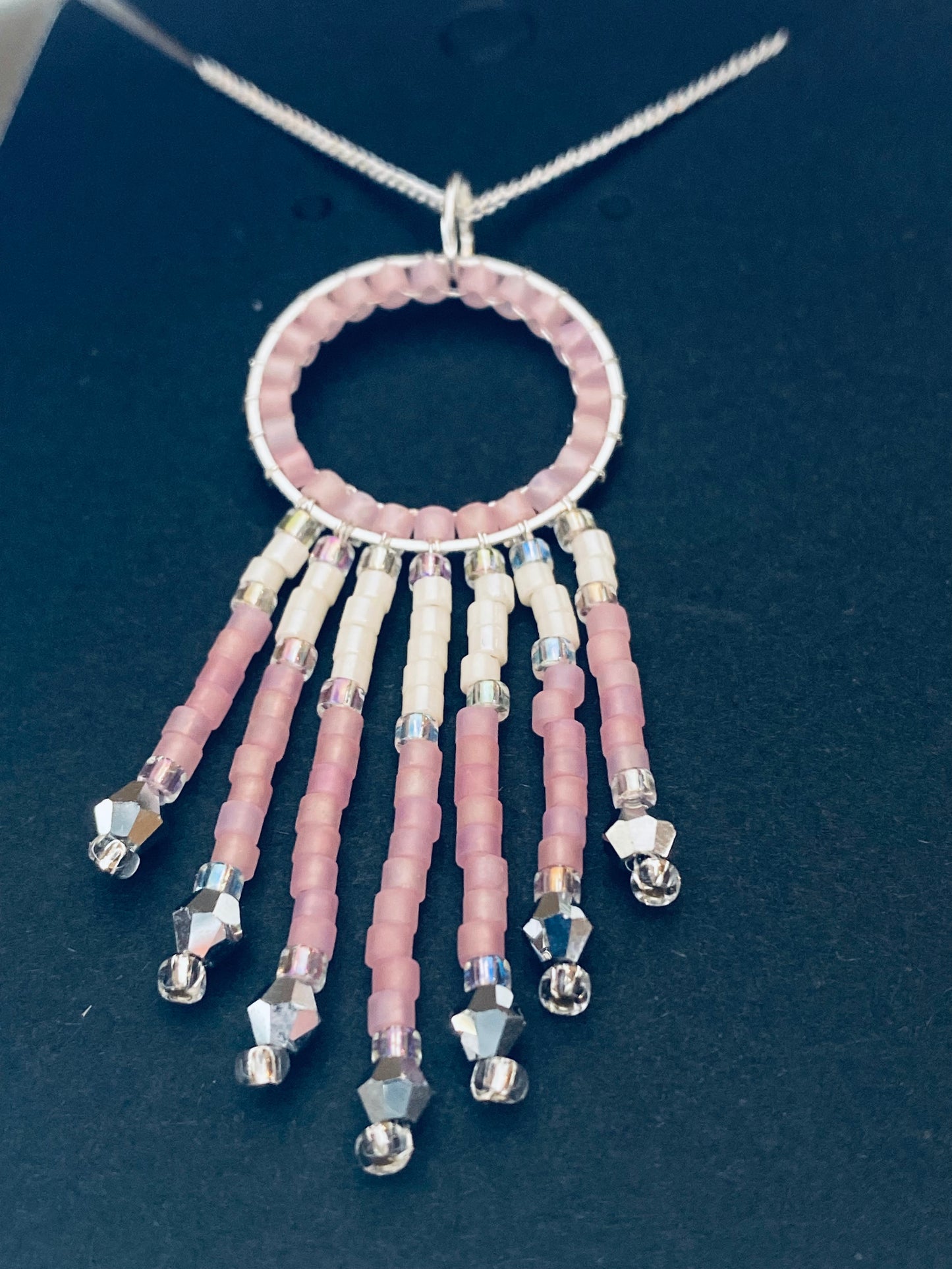 Ensemble cercle avec pierres suspendues